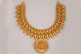 Ornate gold necklace · background removal original image