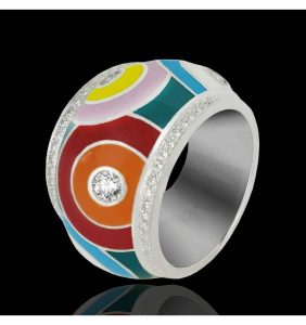 : Vibrant and unconventional gemstone choices, such as turquoise, amethyst, or citrine, bring a burst of color to this unique wedding ring.